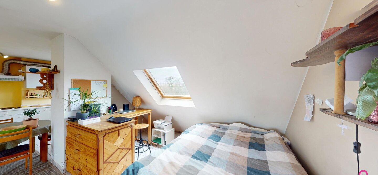 Verhuurd appartement in Genk met lift en 1 ruime slaapkamer!
Welkom in dit gezellig appartement gelegen in nieuwe kempen!

Bij het betreden van dit eigentijdse appartement wordt u begroet door een ruime inkomhal, die leidt naar de goed uitgeruste keuken, 