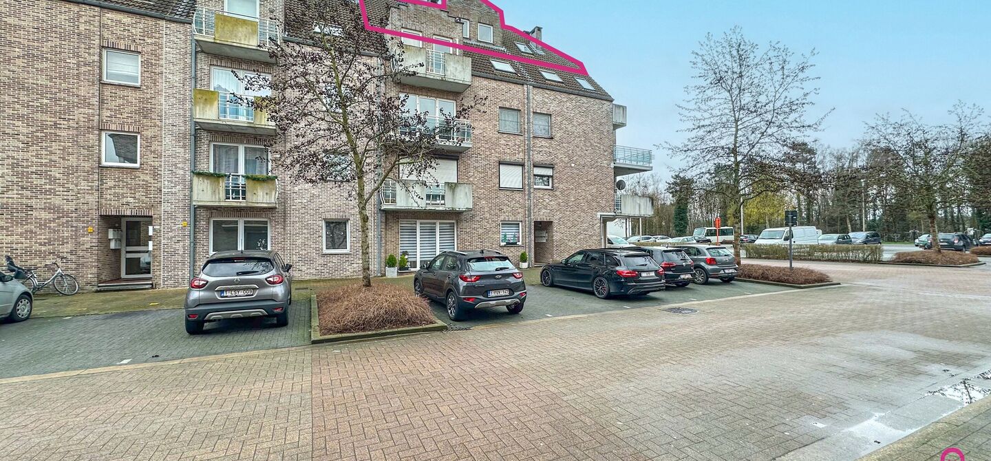 Verhuurd appartement in Genk met lift en 1 ruime slaapkamer!
Welkom in dit gezellig appartement gelegen in nieuwe kempen!

Bij het betreden van dit eigentijdse appartement wordt u begroet door een ruime inkomhal, die leidt naar de goed uitgeruste keuken, 