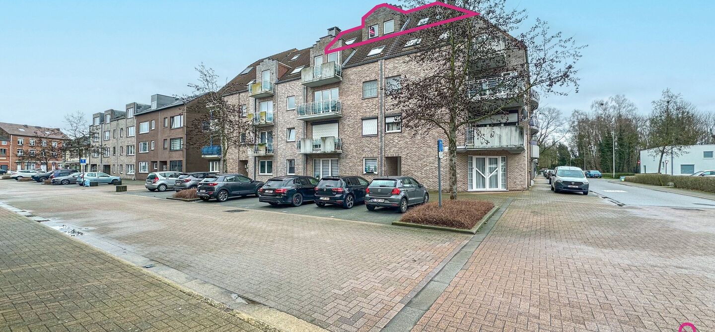 Verhuurd appartement in Genk met lift en 1 ruime slaapkamer!
Welkom in dit gezellig appartement gelegen in nieuwe kempen!

Bij het betreden van dit eigentijdse appartement wordt u begroet door een ruime inkomhal, die leidt naar de goed uitgeruste keuken, 