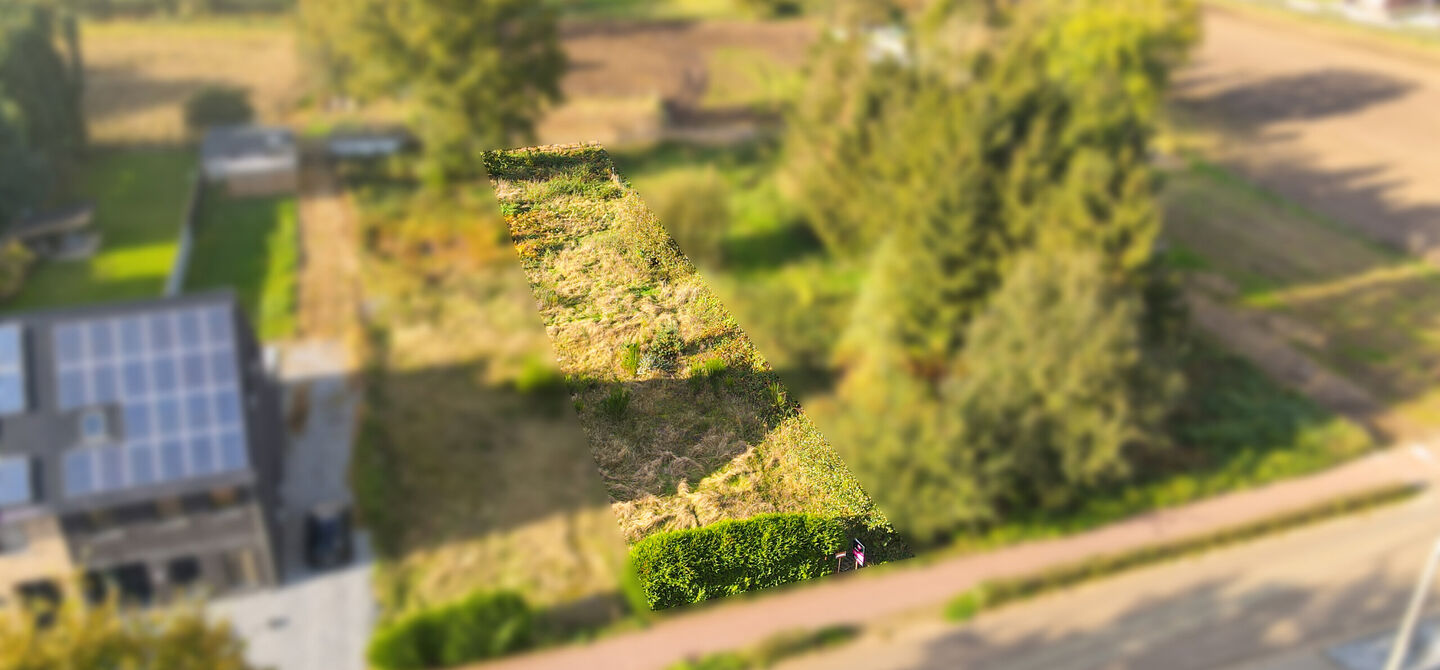 Ter hoogte van de Zandstraat in Koersel ligt deze bouwgrond met vergunde plannen te wachten op een nieuwe eigenaar. Het betreft een stuk grond van 7a85ca voor een half open gezinswoning.

Deze bouwgrond is zeer centraal gelegen. Op een boogscheut van je n