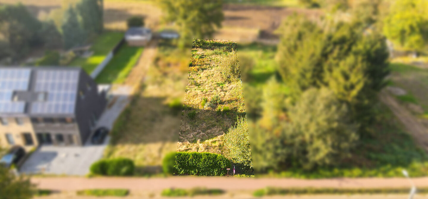 Ter hoogte van de Zandstraat in Koersel ligt deze bouwgrond met vergunde plannen te wachten op een nieuwe eigenaar. Het betreft een stuk grond van 7a85ca voor een half open gezinswoning.

Deze bouwgrond is zeer centraal gelegen. Op een boogscheut van je n