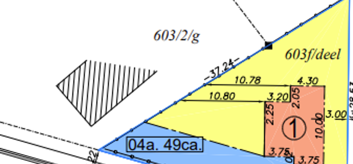 Wij zijn verheugd om u een unieke kans aan te bieden om uw droomhuis te realiseren op deze schitterende bouwgrond gelegen op Herebaan-Oost 203 in Houthalen-Helchteren. Met een royaal grondoppervlak van 4 are en 49 centiare, biedt deze locatie de perfecte 