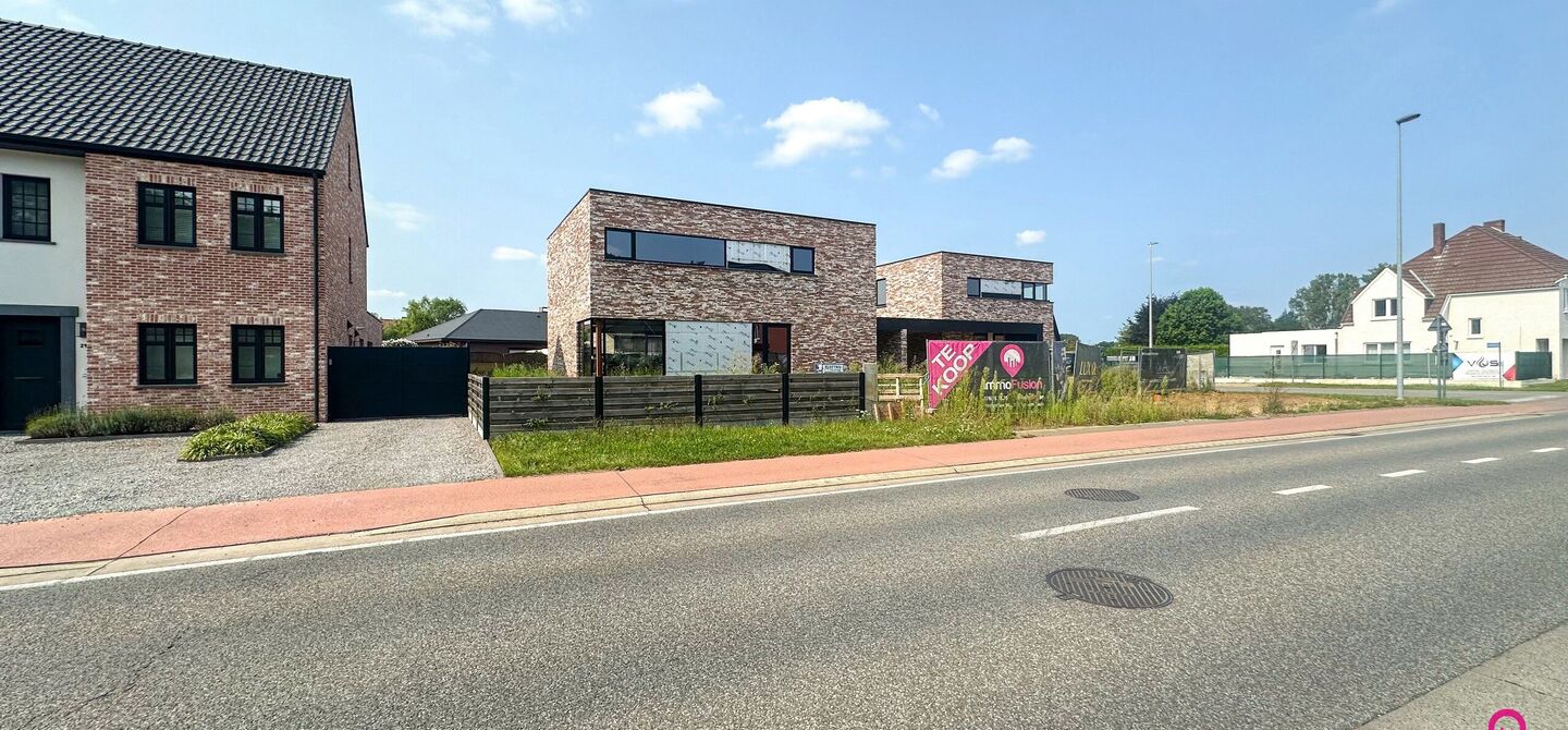 Moderne open casco nieuwbouw in Koersel aan 6% BTW!

Deze moderne parel in het bruisende hart van Koersel-Centrum wacht op jouw persoonlijke touch. Met een open bebouwing, carport, en een weids perceel van circa 4 are, biedt deze casco woning een blanco c