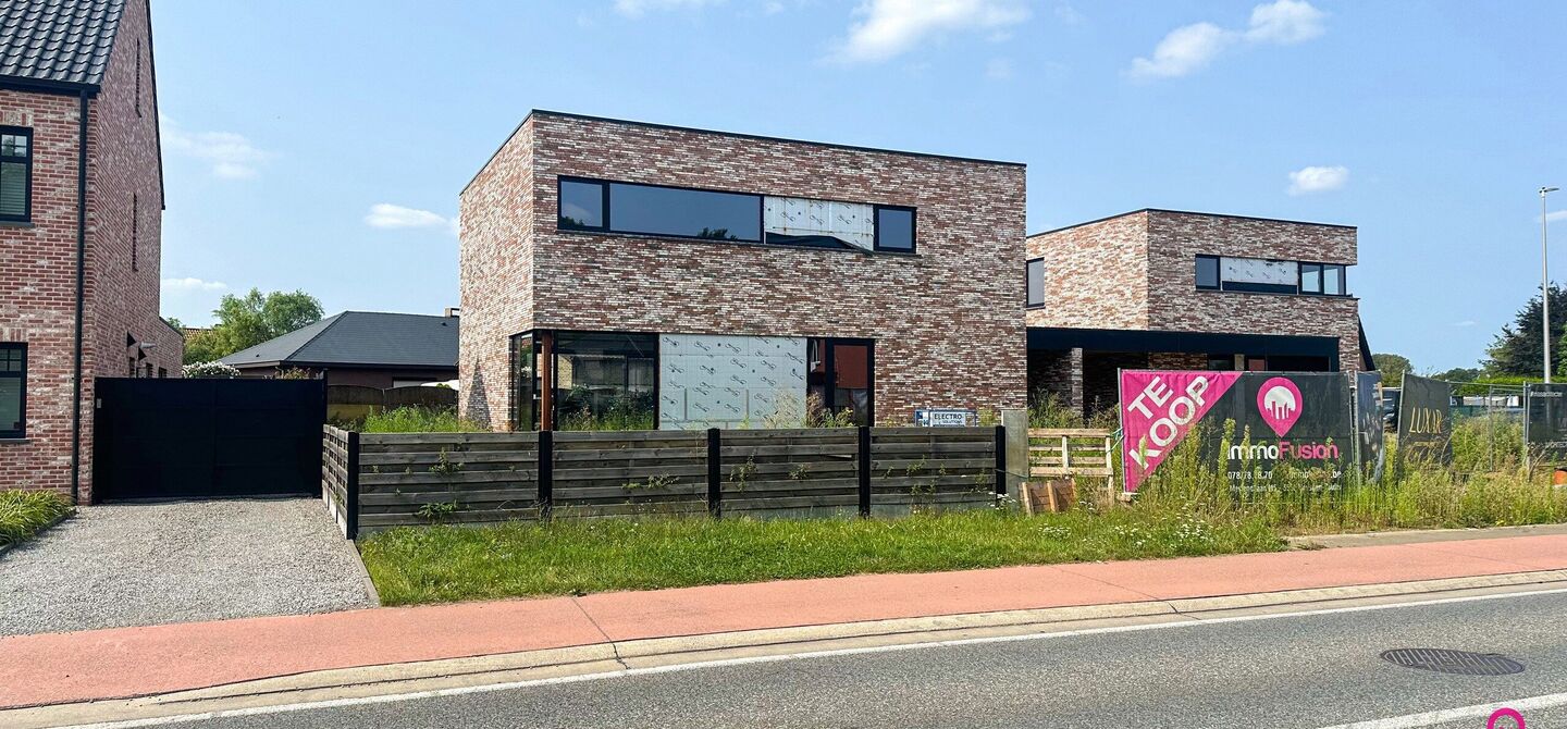 Moderne open casco nieuwbouw in Koersel aan 6% BTW!

Deze moderne parel in het bruisende hart van Koersel-Centrum wacht op jouw persoonlijke touch. Met een open bebouwing, carport, en een weids perceel van circa 4 are, biedt deze casco woning een blanco c