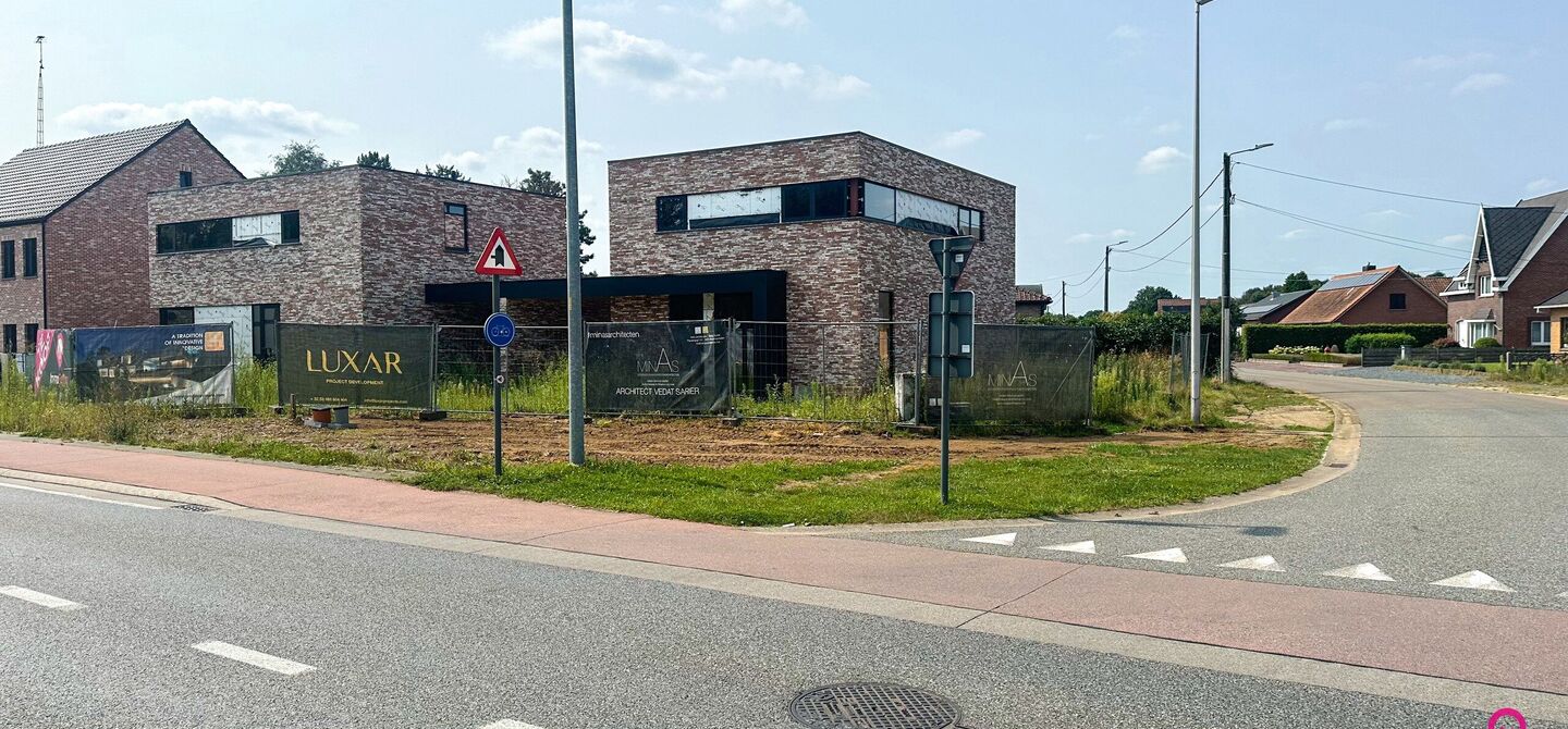 Moderne open casco nieuwbouw in Koersel aan 6% BTW!

Deze moderne parel in het bruisende hart van Koersel-Centrum wacht op jouw persoonlijke touch. Met een open bebouwing, carport, en een weids perceel van circa 4 are, biedt deze casco woning een blanco c