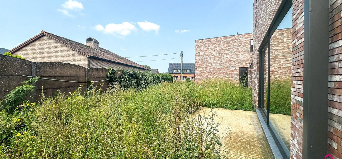 Moderne open casco nieuwbouw in Koersel aan 6% BTW!

Deze moderne parel in het bruisende hart van Koersel-Centrum wacht op jouw persoonlijke touch. Met een open bebouwing, carport, en een weids perceel van circa 4 are, biedt deze casco woning een blanco c