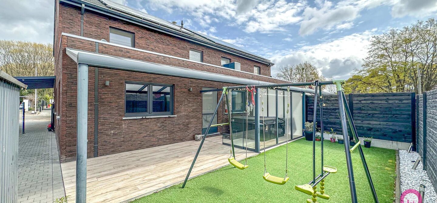 Bij ImmoFusion  7/7 “open huis”  : klik op onze 3D-TOUR.

Ervaar vastgoed alsof je er zelf doorloopt!


Deze knappe, instapklare woning werd gebouwd in 2016 en is gelegen in de Koerselsesteenweg 149A, te Beringen. Deze halfopen-woning bevindt zich o