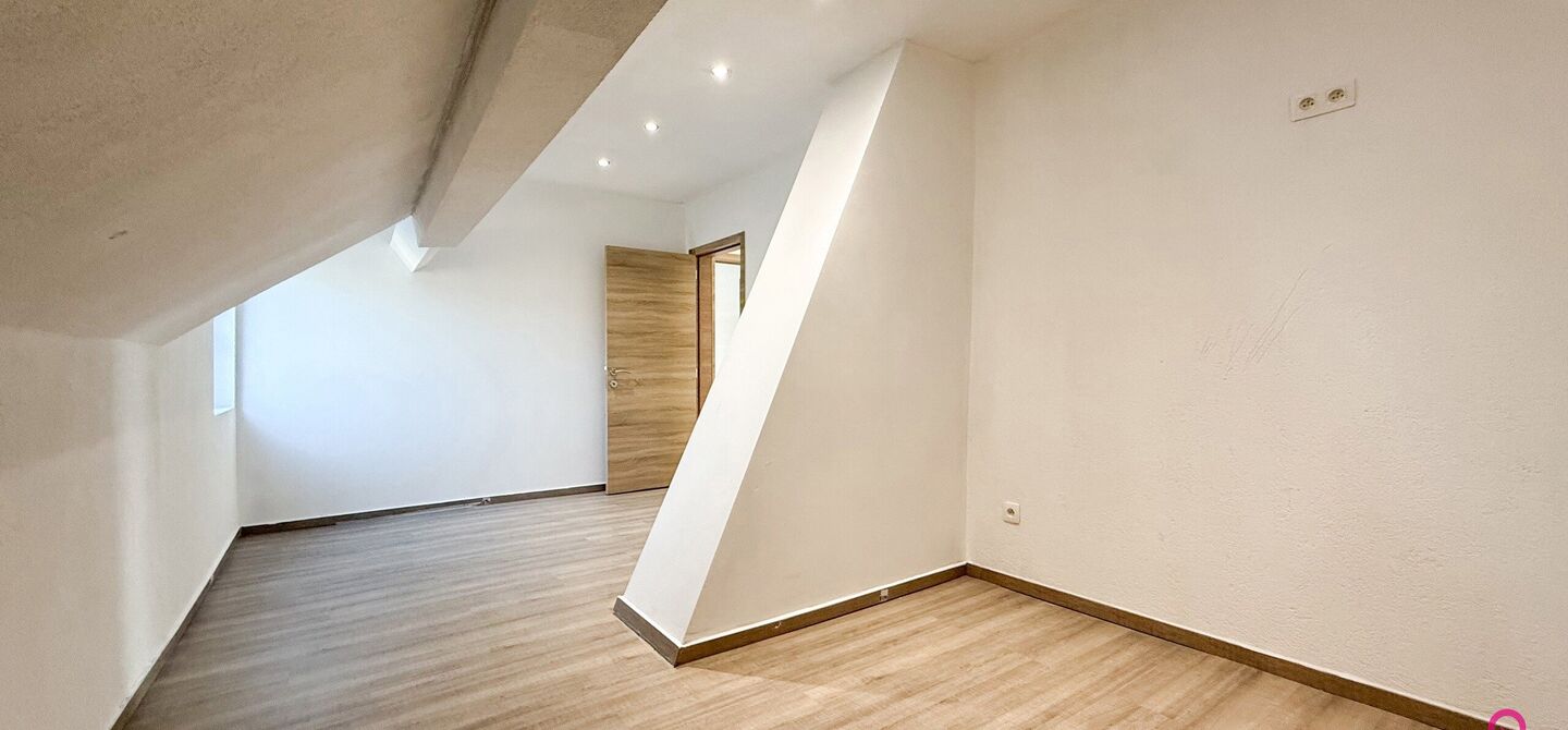 Bij ImmoFusion  7/7 “open huis”  : klik op onze 3D-TOUR.
Ervaar vastgoed alsof je er zelf doorloopt!

Net buiten het centrum van Koersel vind je deze woning op een centrale locatie. Een mooie ligging: je wandelt naar het school op enkele minuutjes tij