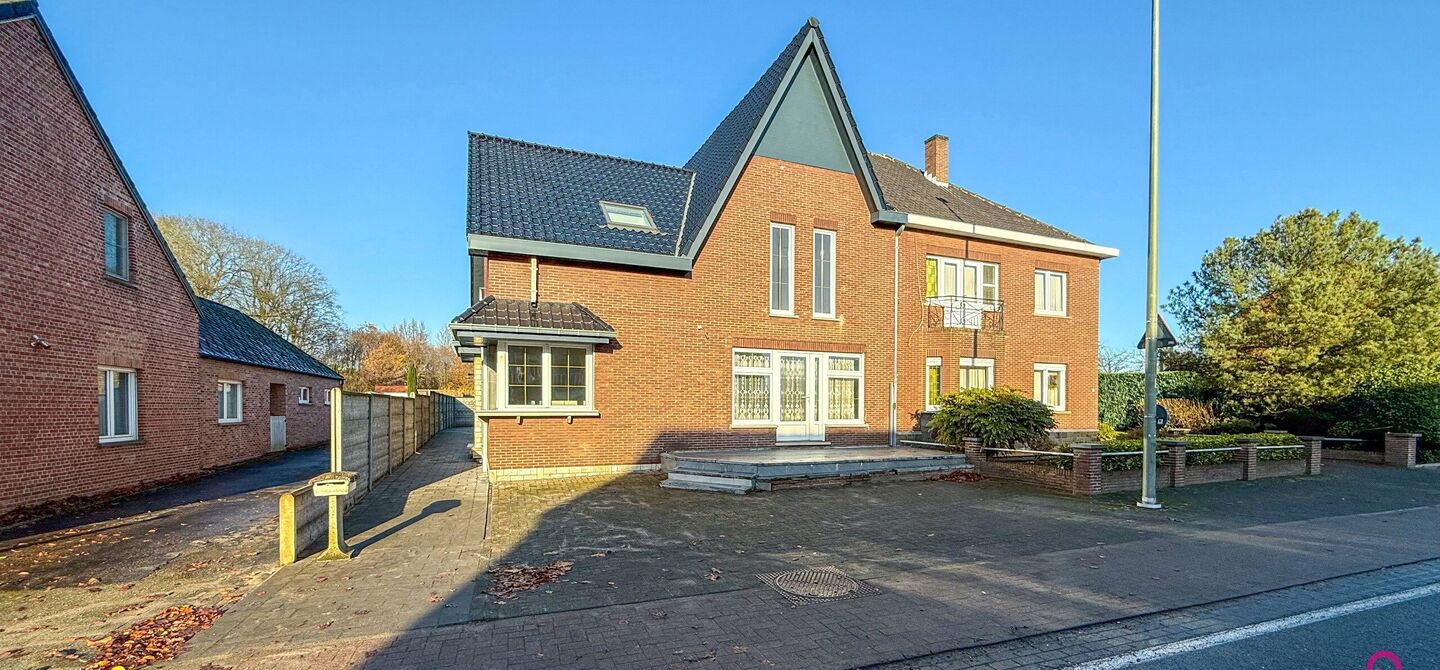 Bij ImmoFusion  7/7 “open huis”  : klik op onze 3D-TOUR.
Ervaar vastgoed alsof je er zelf doorloopt!

Net buiten het centrum van Koersel vind je deze woning op een centrale locatie. Een mooie ligging: je wandelt naar het school op enkele minuutjes tij