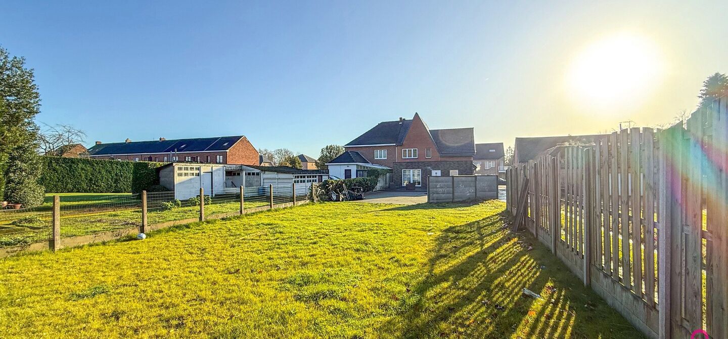 Bij ImmoFusion  7/7 “open huis”  : klik op onze 3D-TOUR.
Ervaar vastgoed alsof je er zelf doorloopt!

Net buiten het centrum van Koersel vind je deze woning op een centrale locatie. Een mooie ligging: je wandelt naar het school op enkele minuutjes tij