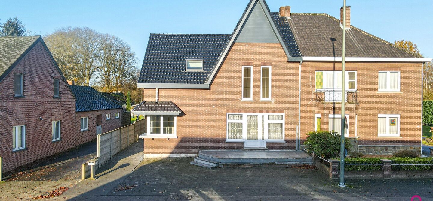 Bij ImmoFusion  7/7 “open huis”  : klik op onze 3D-TOUR.
Ervaar vastgoed alsof je er zelf doorloopt!

Net buiten het centrum van Koersel vind je deze woning op een centrale locatie. Een mooie ligging: je wandelt naar het school op enkele minuutjes tij