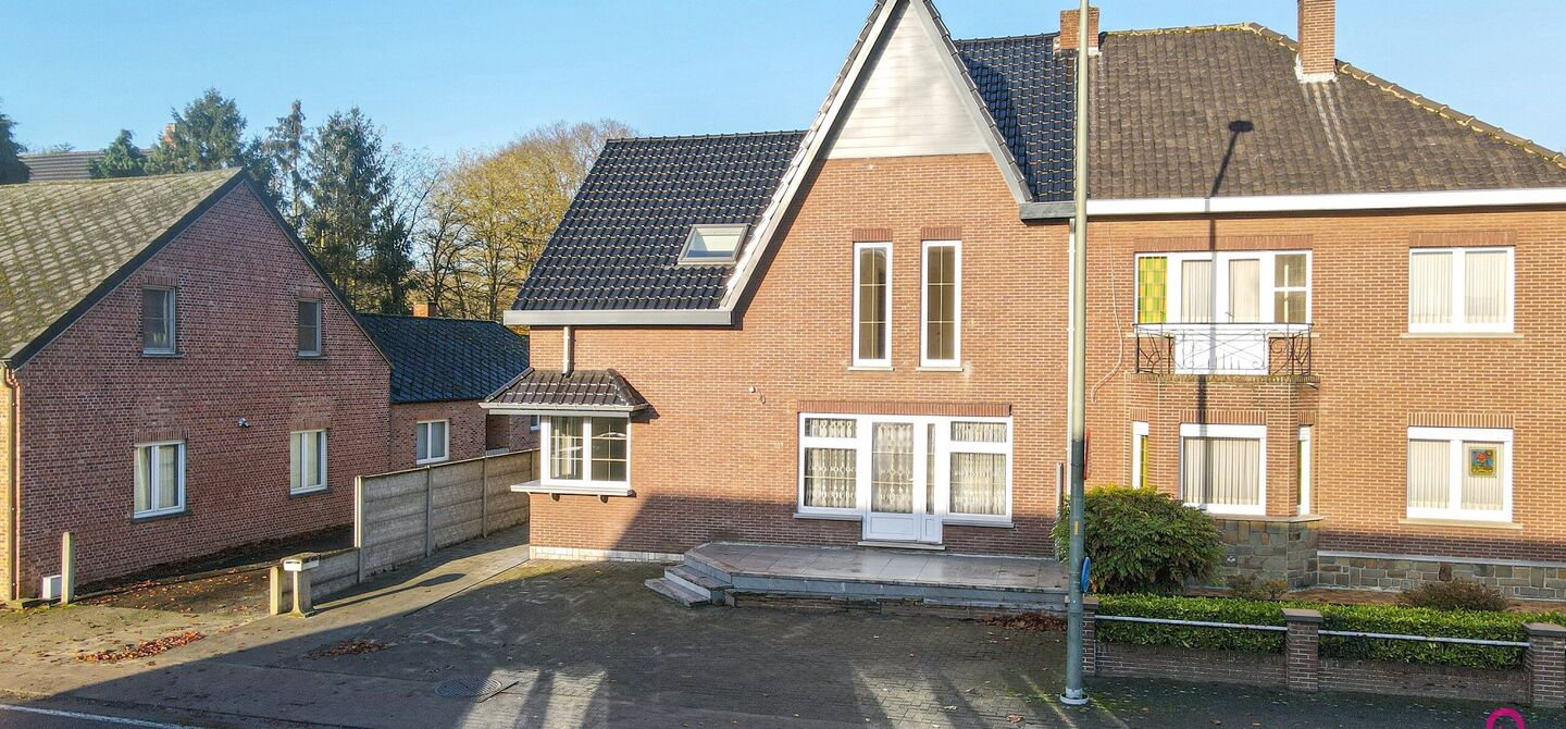 Bij ImmoFusion  7/7 “open huis”  : klik op onze 3D-TOUR.
Ervaar vastgoed alsof je er zelf doorloopt!

Net buiten het centrum van Koersel vind je deze woning op een centrale locatie. Een mooie ligging: je wandelt naar het school op enkele minuutjes tij