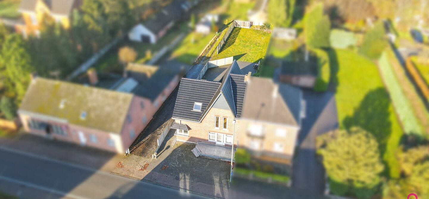 Bij ImmoFusion  7/7 “open huis”  : klik op onze 3D-TOUR.
Ervaar vastgoed alsof je er zelf doorloopt!

Net buiten het centrum van Koersel vind je deze woning op een centrale locatie. Een mooie ligging: je wandelt naar het school op enkele minuutjes tij