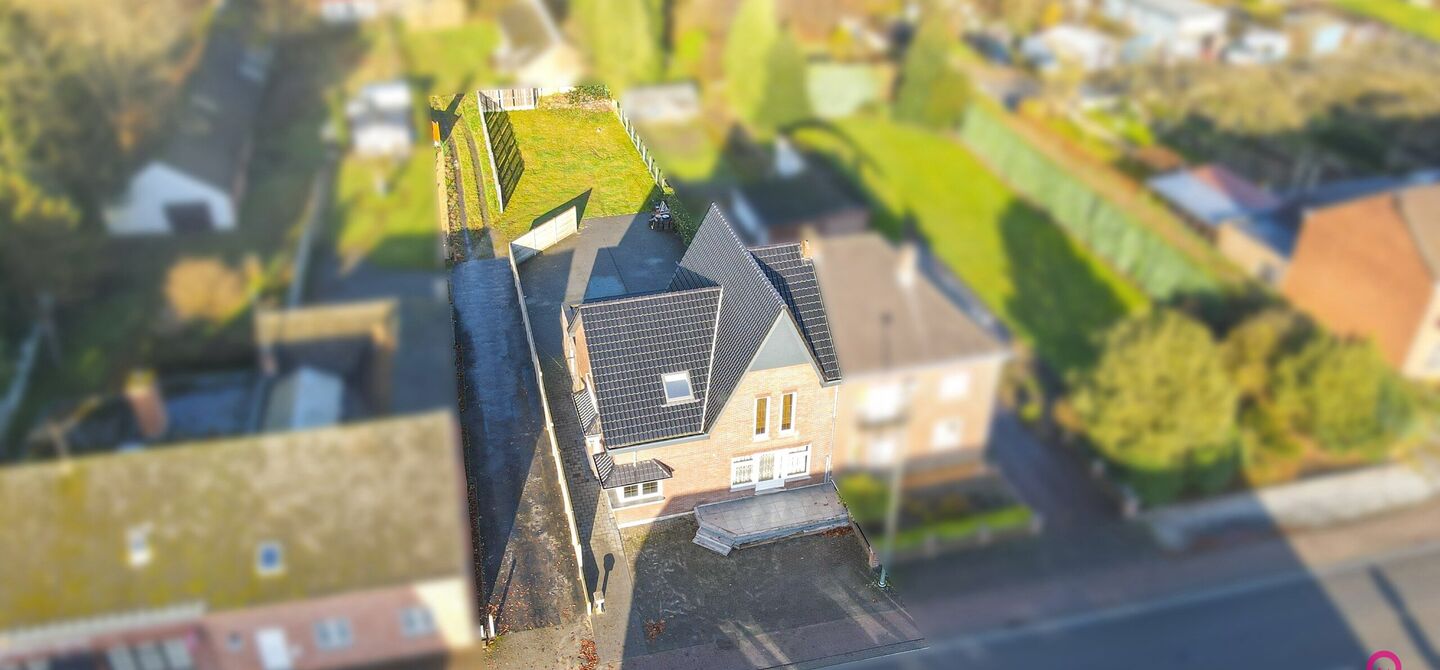 Bij ImmoFusion  7/7 “open huis”  : klik op onze 3D-TOUR.
Ervaar vastgoed alsof je er zelf doorloopt!

Net buiten het centrum van Koersel vind je deze woning op een centrale locatie. Een mooie ligging: je wandelt naar het school op enkele minuutjes tij