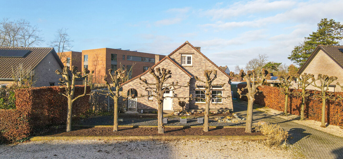 Bij ImmoFusion 7/7 “open huis”: klik op onze 3D-TOUR.
Ervaar vastgoed alsof je er zelf doorloopt!

Stap binnen in deze charmante, instapklare open bebouwing, ideaal gelegen in een rustige buurt te Kegelstraat 8, Beringen. Met een bewoonbare oppervlakt