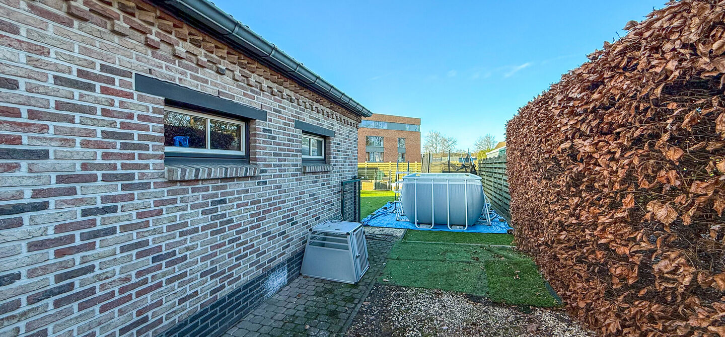 Bij ImmoFusion 7/7 “open huis”: klik op onze 3D-TOUR.
Ervaar vastgoed alsof je er zelf doorloopt!

Stap binnen in deze charmante, instapklare open bebouwing, ideaal gelegen in een rustige buurt te Kegelstraat 8, Beringen. Met een bewoonbare oppervlakt