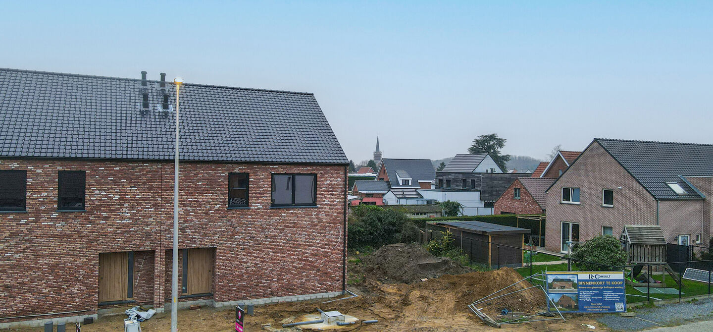 Bij ImmoFusion  7/7 “open huis”  : klik op onze 3D-TOUR.
Ervaar vastgoed alsof je er zelf doorloopt!

Welkom in deze schitterende halfopen BEN-nieuwbouwwoning in Paal, voorzien van 3 slaapkamers met mogelijk tot 4 slaapkamers en grote tuin. Kopen is v