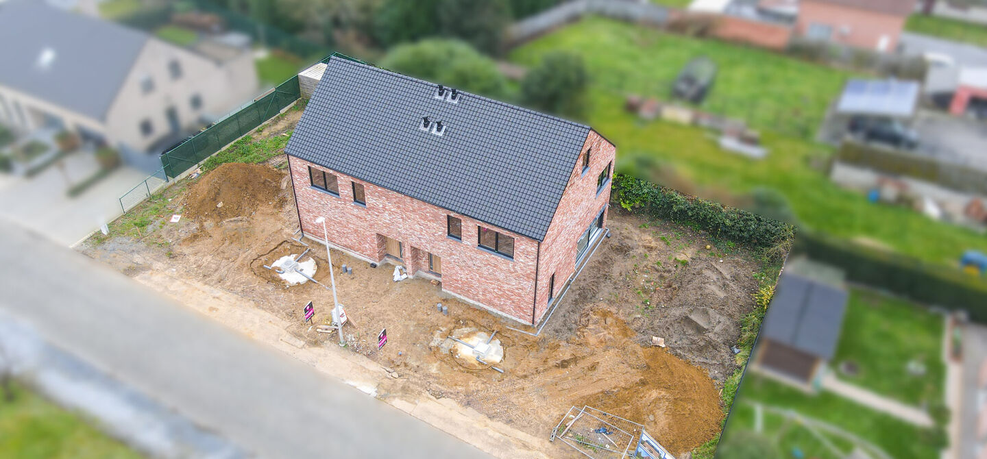 Bij ImmoFusion  7/7 “open huis”  : klik op onze 3D-TOUR.
Ervaar vastgoed alsof je er zelf doorloopt!

Welkom in deze schitterende halfopen BEN-nieuwbouwwoning in Paal, voorzien van 3 slaapkamers met mogelijk tot 4 slaapkamers en grote tuin. Kopen is v