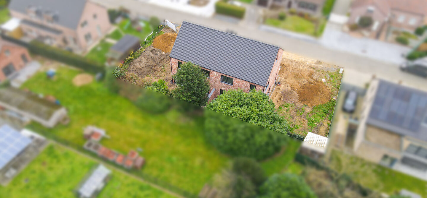 Bij ImmoFusion 7/7 “open huis” : klik op onze 3D-TOUR.
Ervaar vastgoed alsof je er zelf doorloopt!

Welkom in deze schitterende halfopen BEN-nieuwbouwwoning in Paal, voorzien van 3 slaapkamers met mogelijk tot 4 slaapkamers en grote tuin. Kopen is ver