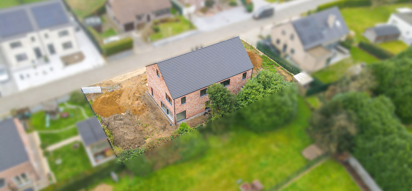 Bij ImmoFusion 7/7 “open huis” : klik op onze 3D-TOUR.
Ervaar vastgoed alsof je er zelf doorloopt!

Welkom in deze schitterende halfopen BEN-nieuwbouwwoning in Paal, voorzien van 3 slaapkamers met mogelijk tot 4 slaapkamers en grote tuin. Kopen is ver