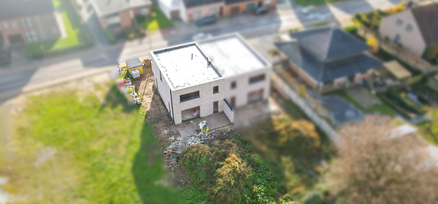 Bij ImmoFusion 7/7 “open huis” : klik op onze 3D-TOUR.
Ervaar vastgoed alsof je er zelf doorloopt!

Stap binnen in deze ruime en lichtrijke nieuwbouw casco woning, gelegen in de Schootstraat 139 te Heusden-Zolder. Deze woning biedt een zee aan mogelij