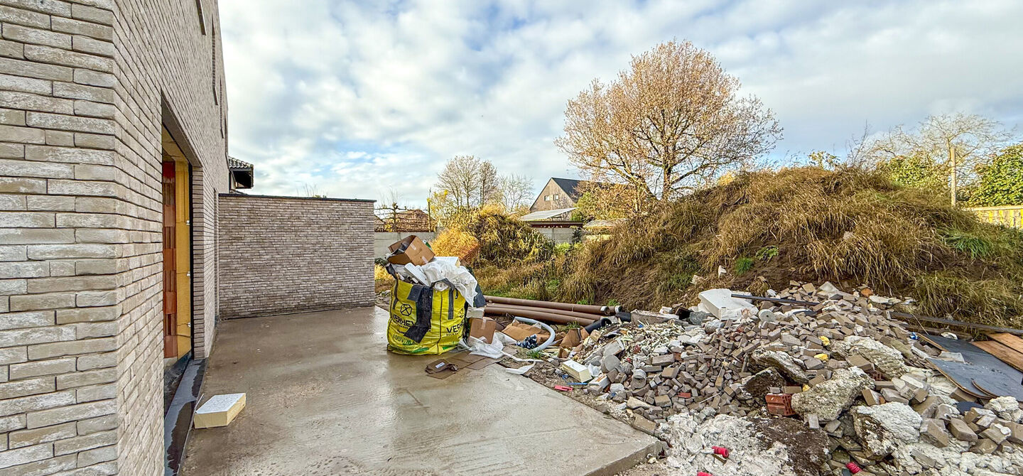 Bij ImmoFusion 7/7 “open huis” : klik op onze 3D-TOUR.
Ervaar vastgoed alsof je er zelf doorloopt!

Stap binnen in deze ruime en lichtrijke nieuwbouw casco woning, gelegen in de Schootstraat 139 te Heusden-Zolder. Deze woning biedt een zee aan mogelij