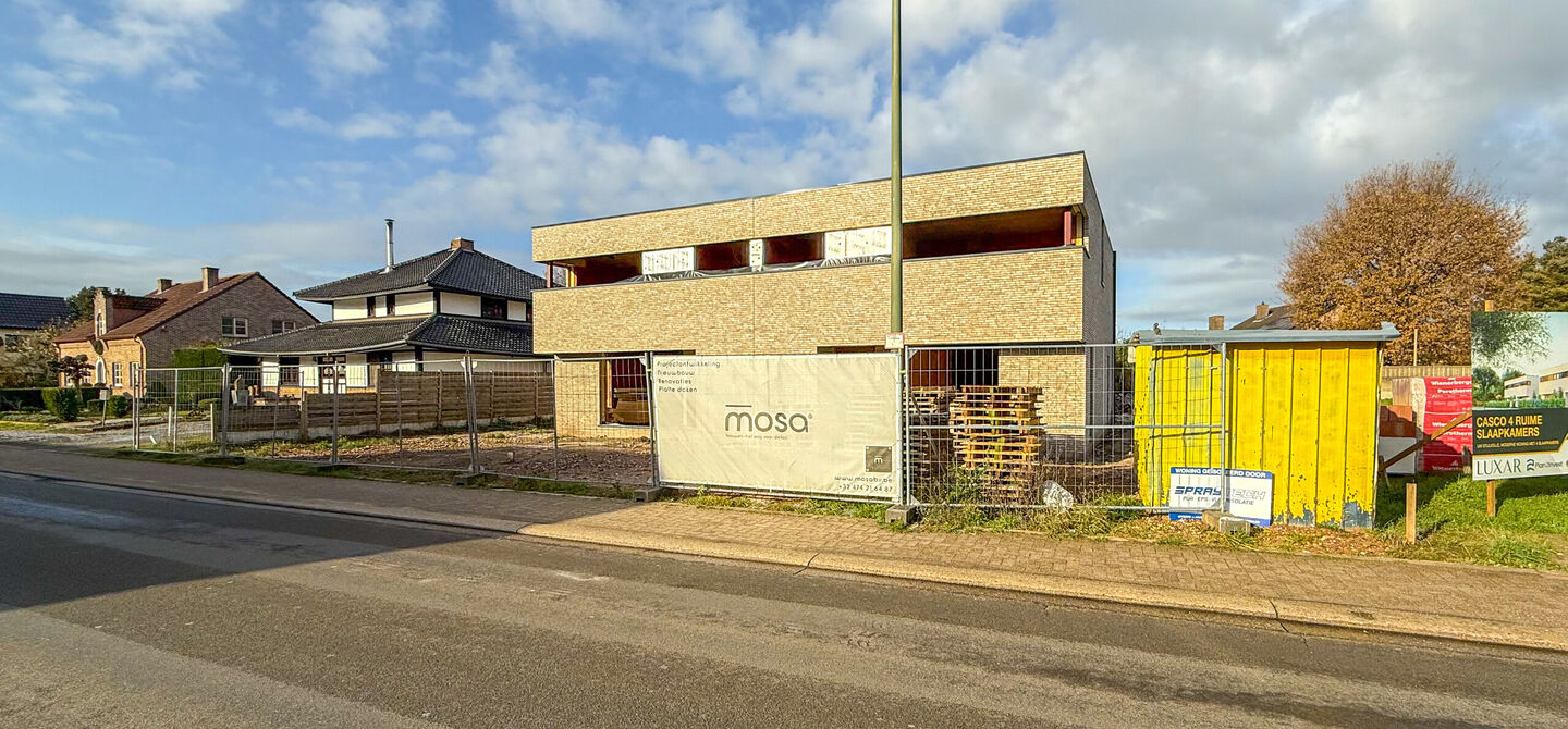 Bij ImmoFusion 7/7 “open huis” : klik op onze 3D-TOUR.
Ervaar vastgoed alsof je er zelf doorloopt!

Stap binnen in deze ruime en lichtrijke nieuwbouw casco woning, gelegen in de Schootstraat 139 te Heusden-Zolder. Deze woning biedt een zee aan mogelij