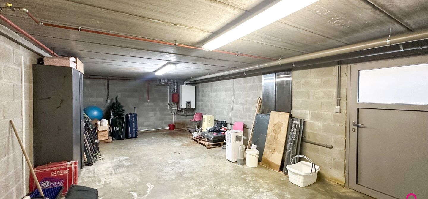 Recente vrijstaande woning van 240 m² met 8are grond!

Bij ImmoFusion  7/7 “open huis”  : klik op onze 3D-TOUR.

In Heusden-Zolder staat deze prachtige open bebouwing van 240 m² te koop. Gelegen op een ruim perceel van 816 m² biedt deze woning alle