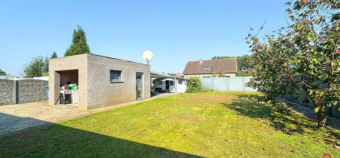 Recente vrijstaande woning van 240 m² met 8are grond!

Bij ImmoFusion  7/7 “open huis”  : klik op onze 3D-TOUR.

In Heusden-Zolder staat deze prachtige open bebouwing van 240 m² te koop. Gelegen op een ruim perceel van 816 m² biedt deze woning alle