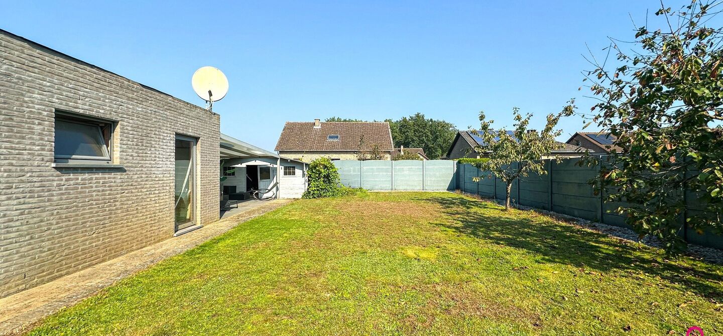 Recente vrijstaande woning van 240 m² met 8are grond!

Bij ImmoFusion  7/7 “open huis”  : klik op onze 3D-TOUR.

In Heusden-Zolder staat deze prachtige open bebouwing van 240 m² te koop. Gelegen op een ruim perceel van 816 m² biedt deze woning alle