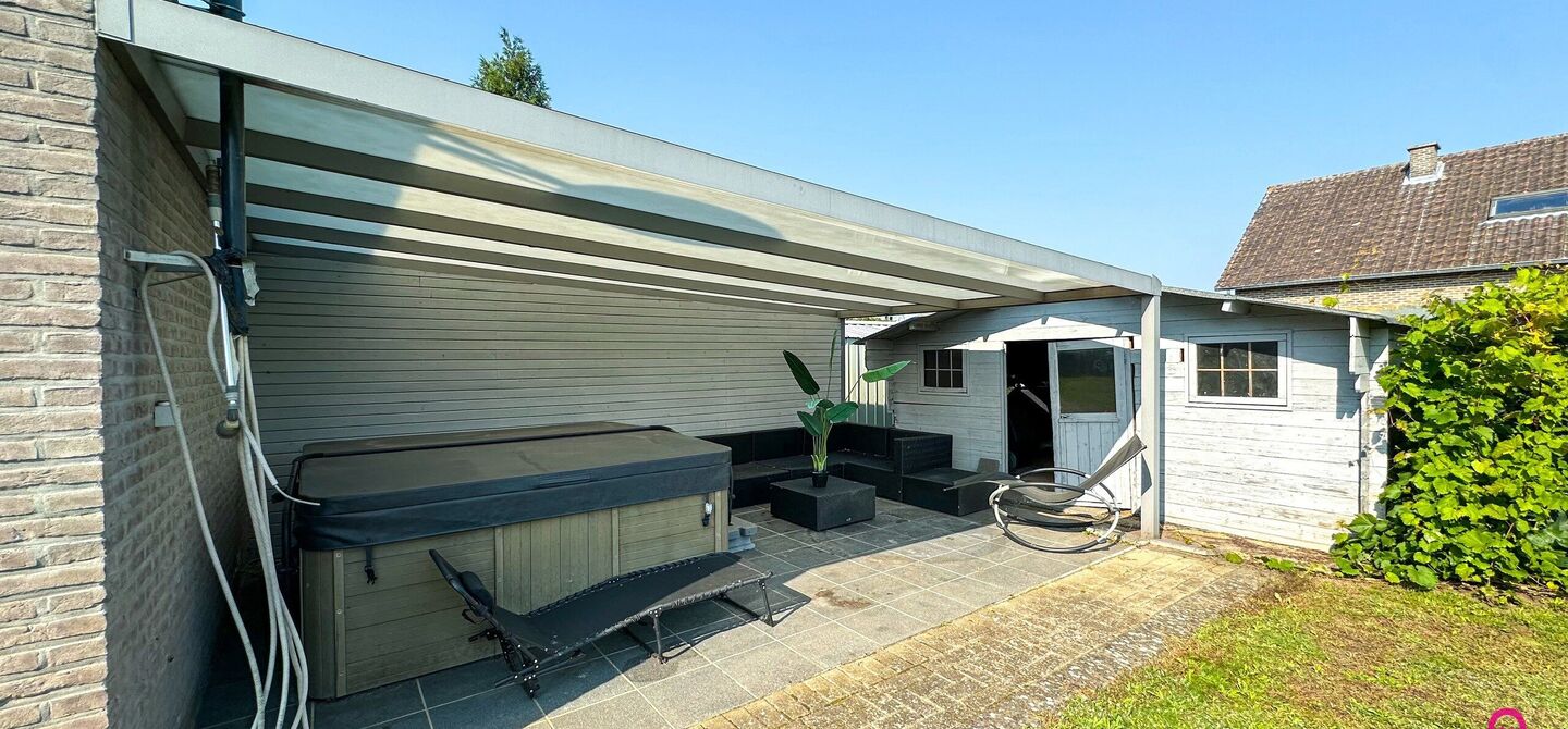 Recente vrijstaande woning van 240 m² met 8are grond!

Bij ImmoFusion  7/7 “open huis”  : klik op onze 3D-TOUR.

In Heusden-Zolder staat deze prachtige open bebouwing van 240 m² te koop. Gelegen op een ruim perceel van 816 m² biedt deze woning alle