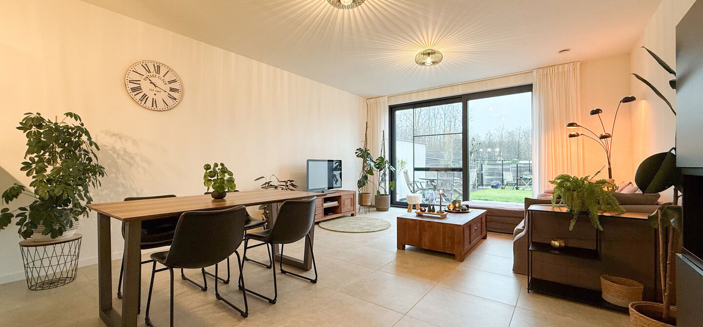 Bij ImmoFusion 7/7 “open huis” : klik op onze 3D-TOUR.
Ervaar vastgoed alsof je er zelf doorloopt!

Welkom in deze gloednieuwe, instapklare woning in de Molemstraat 120B, perfect voor wie houdt van modern wooncomfort gecombineerd met een centrale ligg