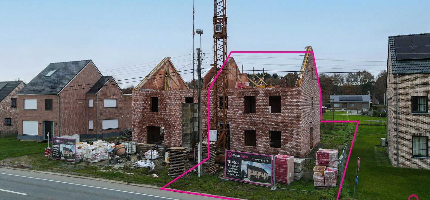 Landelijke nieuwbouwwoning  in ruwbouw-winddichtstaat met 4 a 5 slpks op 7 are, gunstig gelegen te Tessenderlo !

Deze praktische halfopen woning (rechterzijde)biedt veel potentieel dankzij de extra zolderverdieping!
De woning heeft een bewoonbare oppervl